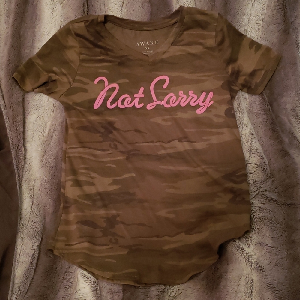 Girls Jrs camo NOT SORRY top/t shirt. Like new
